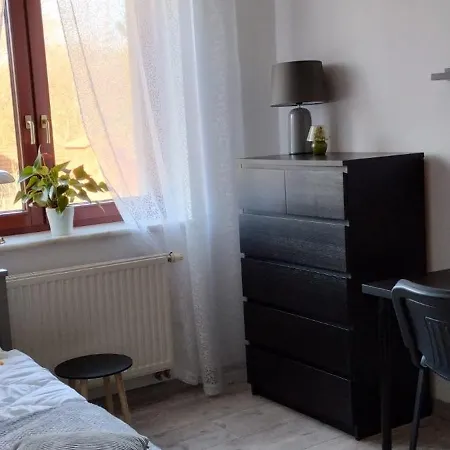 Przytulny Z Parkingiem Na Przedmiesciach Wroclawia By Renters Bielany Wrocławskie