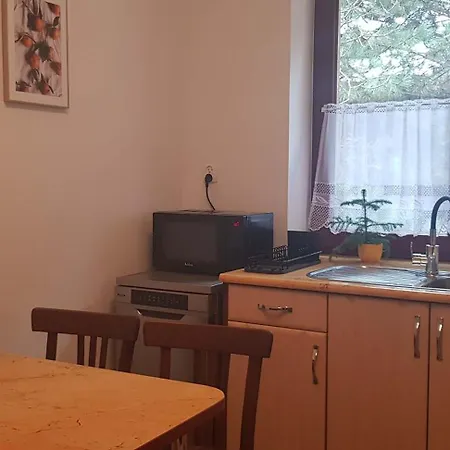 Przytulny Z Parkingiem Na Przedmiesciach Wroclawia By Renters Bielany Wrocławskie