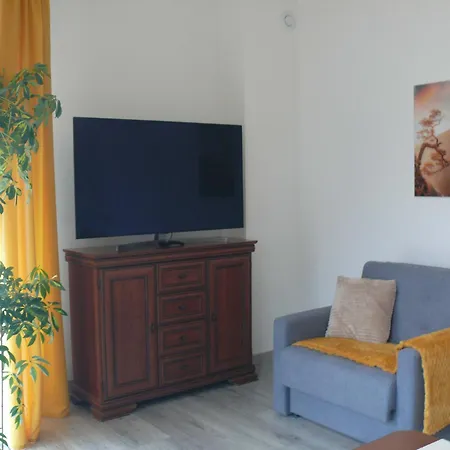 Przytulny Z Parkingiem Na Przedmiesciach Wroclawia By Renters *