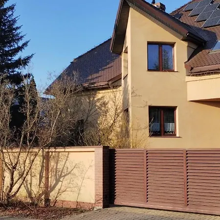 Przytulny Z Parkingiem Na Przedmiesciach Wroclawia By Renters