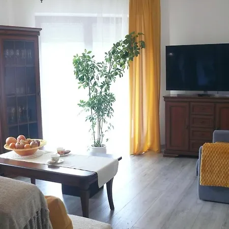 Przytulny Z Parkingiem Na Przedmiesciach Wroclawia By Renters Bielany Wrocławskie