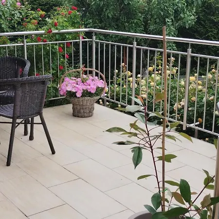 Przytulny Z Parkingiem Na Przedmiesciach Wroclawia By Renters