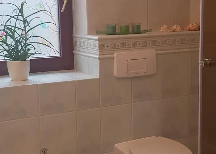 Przytulny Z Parkingiem Na Przedmiesciach Wroclawia By Renters *