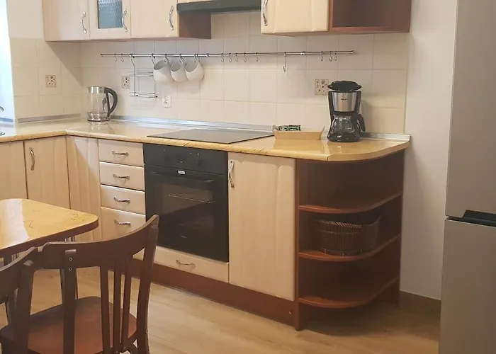 Przytulny Z Parkingiem Na Przedmiesciach Wroclawia By Renters