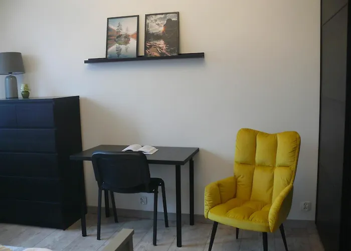 Przytulny Z Parkingiem Na Przedmiesciach Wroclawia By Renters Appartamento