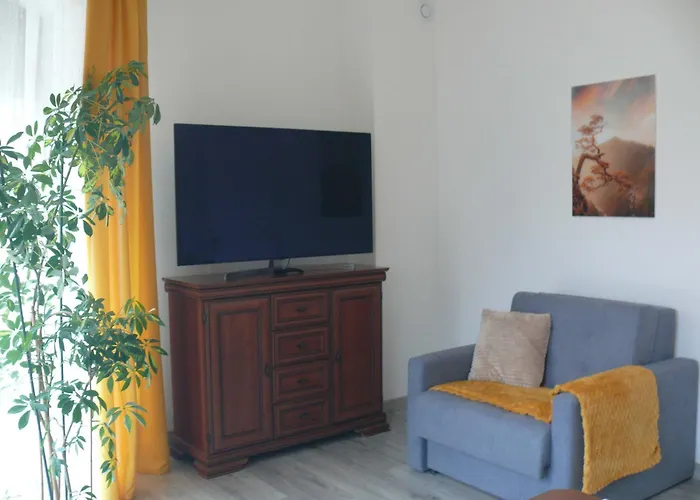 Przytulny Z Parkingiem Na Przedmiesciach Wroclawia By Renters *