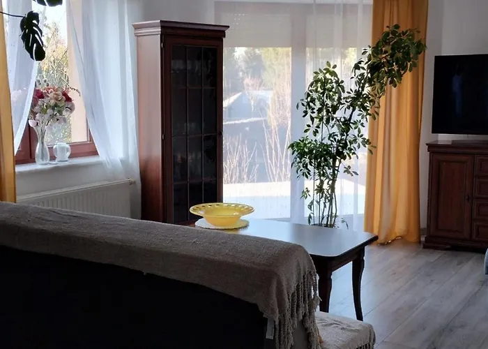 Przytulny Z Parkingiem Na Przedmiesciach Wroclawia By Renters Bielany Wrocławskie