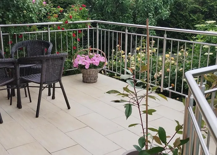 Przytulny Z Parkingiem Na Przedmiesciach Wroclawia By Renters